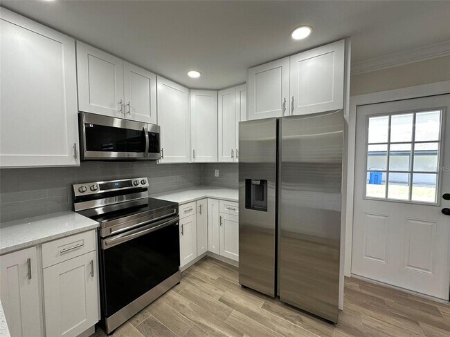 Building Photo - 6013 Fortune Pl