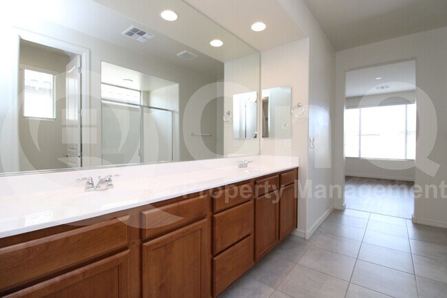 Building Photo - 5866 N 86th Ln