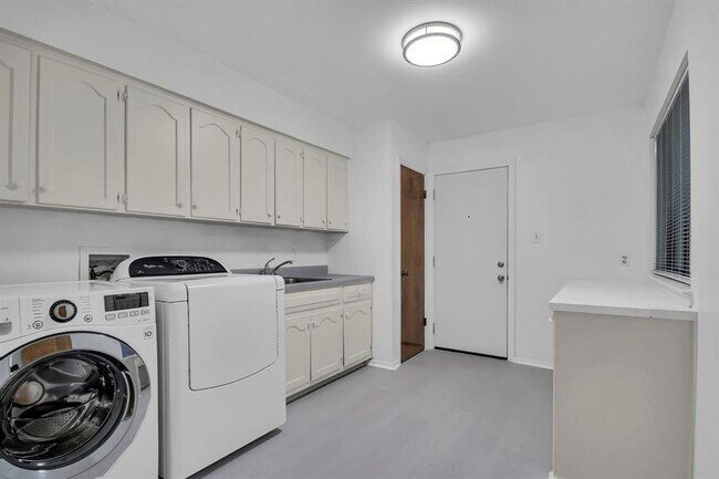 Building Photo - 11512 Tin Cup Dr