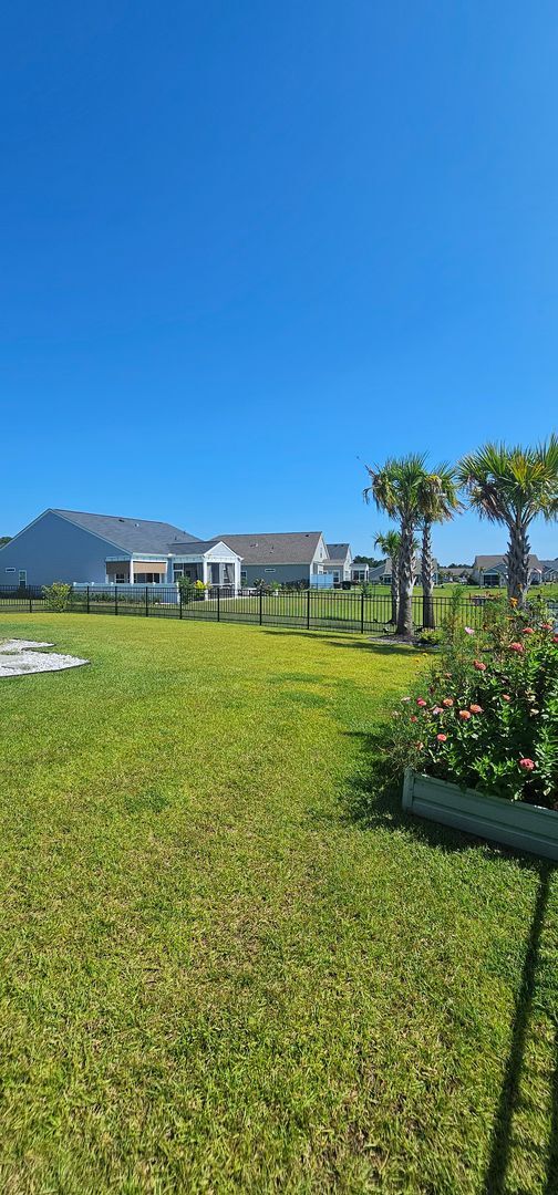Building Photo - Live where charm meets convenience-Glenmoo...