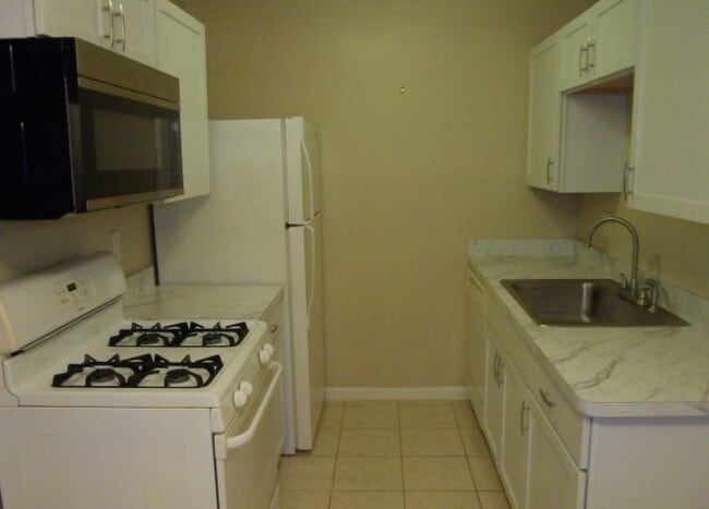 Building Photo - 38272 Fairway Ct