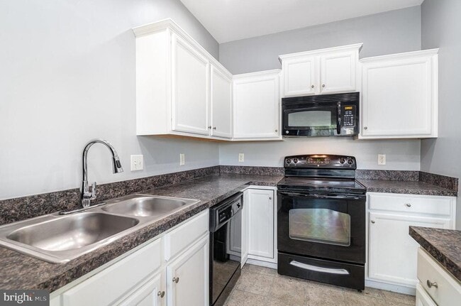 Building Photo - 6315 Creekbend Dr