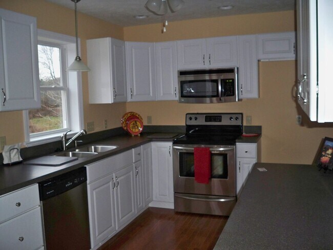 Building Photo - Spacious 4 bedroom Bellefonte house availa...
