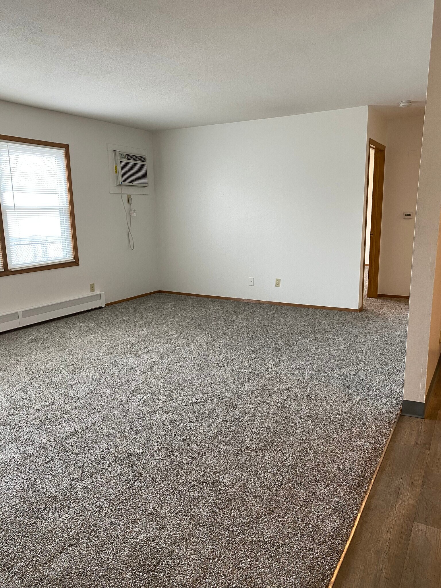 Building Photo - 405 SW Elm St