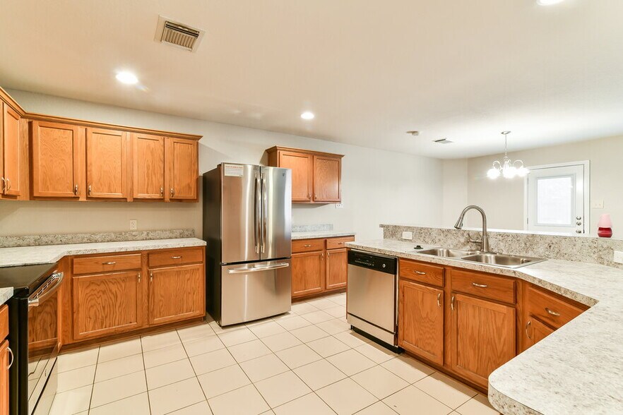 Building Photo - 11118 Opatrny Meadows Ln