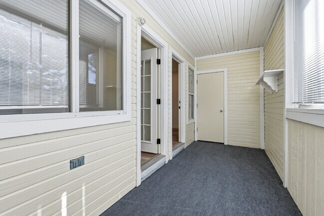 Building Photo - $1,740.95, 2- Beds - 1 Bath, Condo in Wheat Ridge with Washer and Dryer