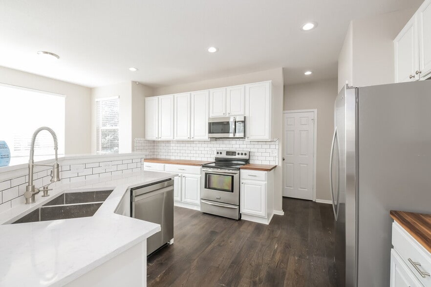 Building Photo - 12812 Newport Way