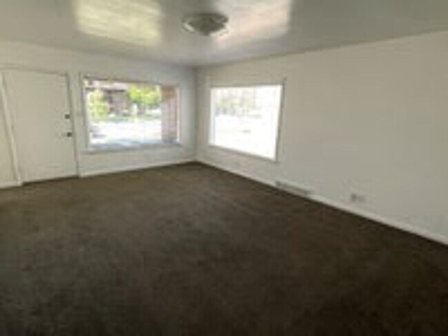 Building Photo - Carlson Duplex