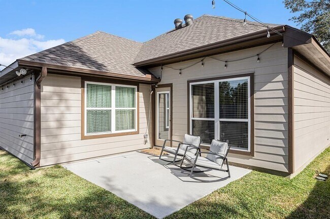 Building Photo - 903 Acorn Trail Pl