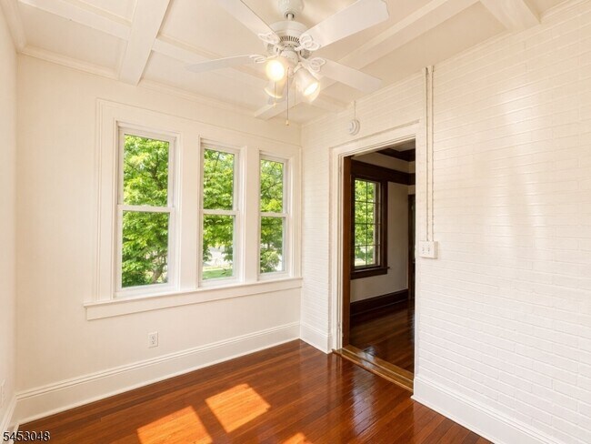 Building Photo - 2 Cloverhill Pl