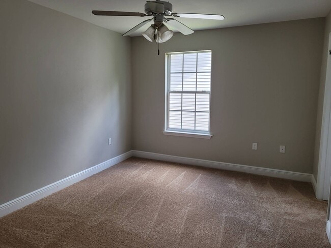 Building Photo - 3105 Sawtooth Dr