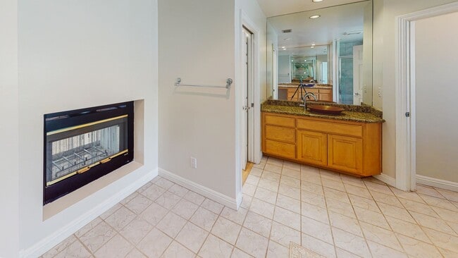 Building Photo - *** Gorgeous 4 bed 3 bath Single Family Ho...