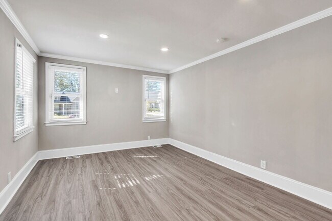 Building Photo - Beautifully Updated 2-Bedroom, 2-Bath Single-Level Home($1650/mo rent***)