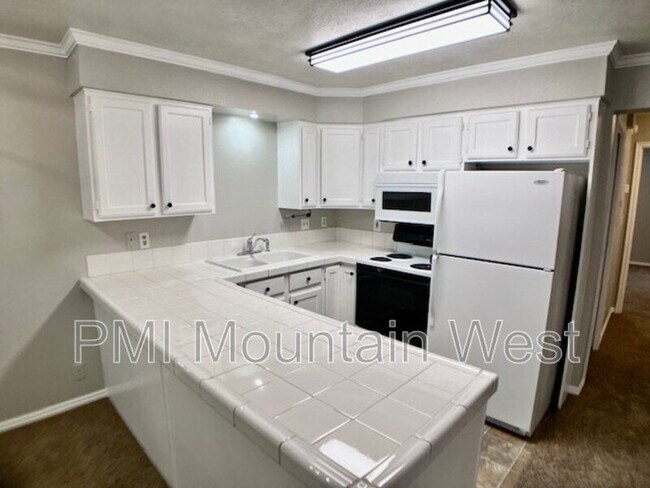 Building Photo - 567 N 200 E