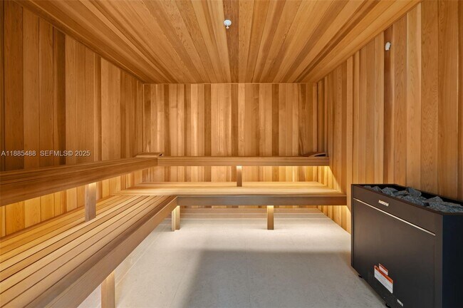 Building Photo - 700 NE 24th St