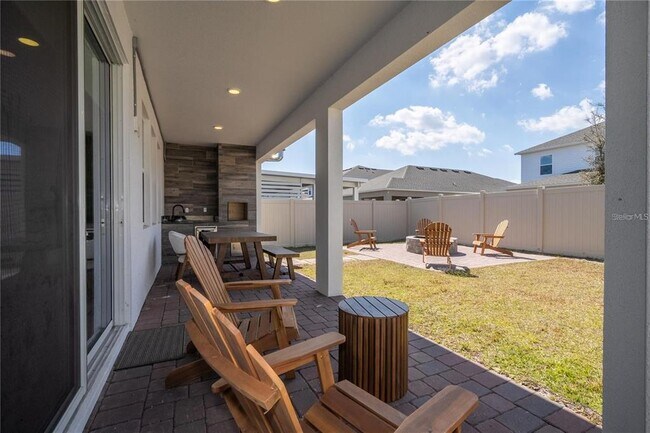 Building Photo - 5090 Shady Pnes Dr