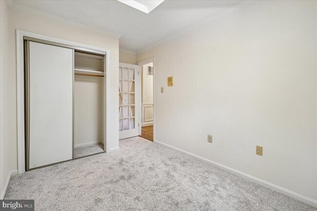 Building Photo - 5834 Waterdale Ct