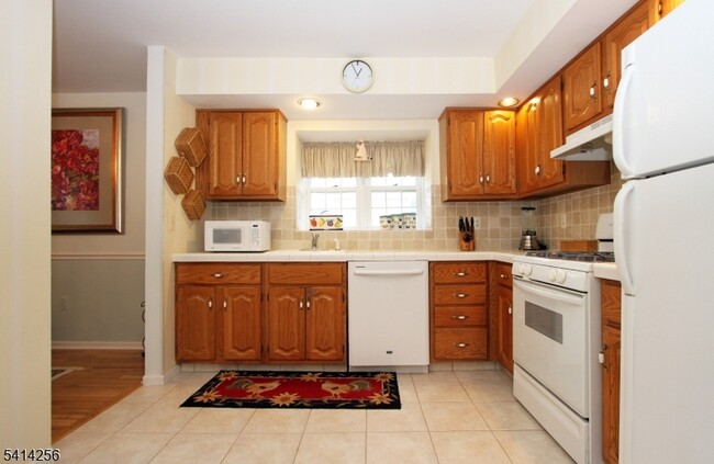 Building Photo - 25 Heritage Dr