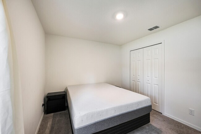 Building Photo - 1316 Gibralter St SW