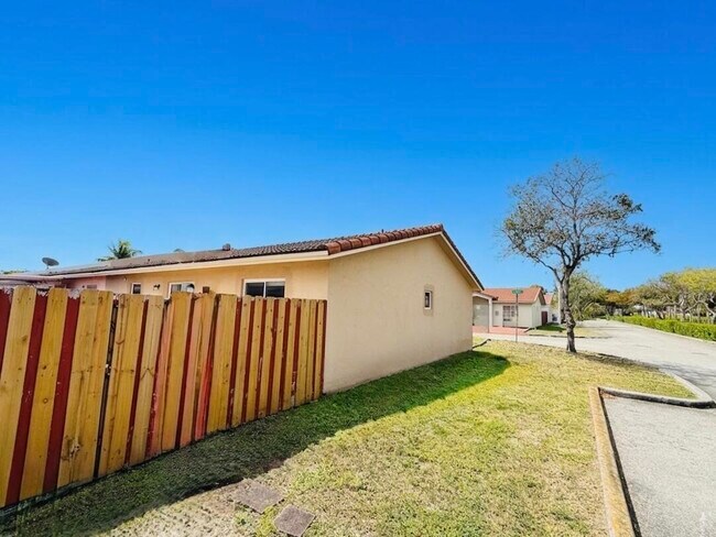 Building Photo - 17255 NW 72nd Ct