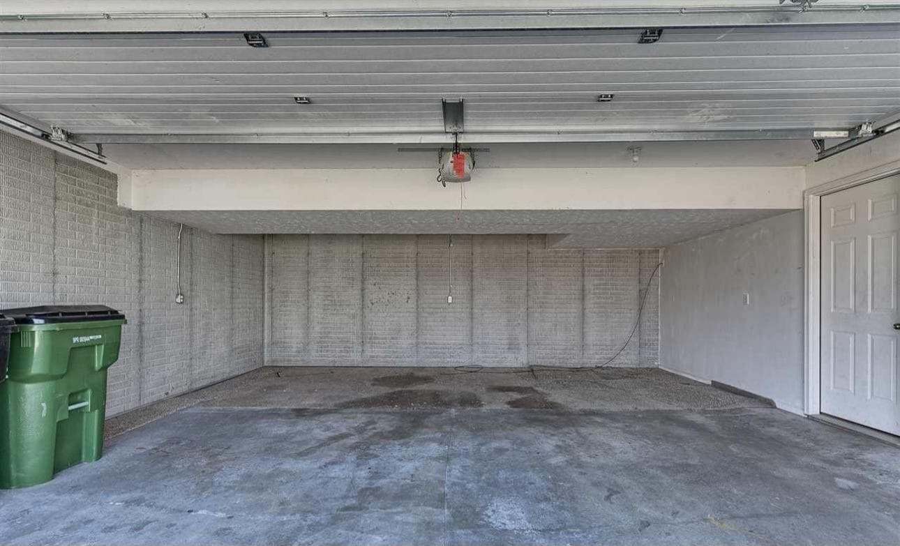 Building Photo - 16119 Cherrywood St