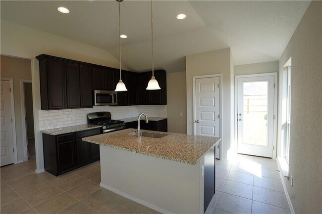 Building Photo - 131 Trailstone Dr