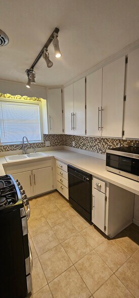 Building Photo - 7228 Linden St