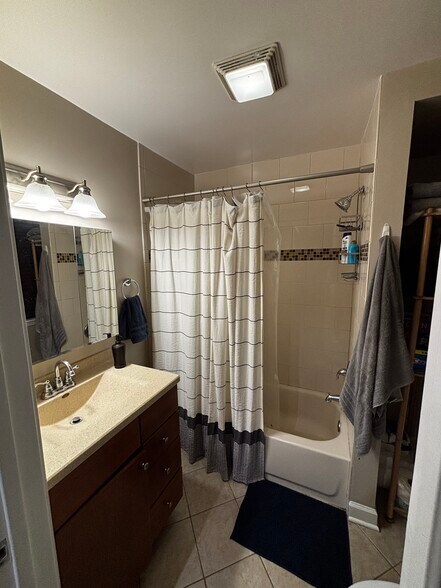 Building Photo - 674 N Orleans St