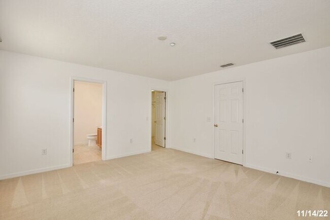 Building Photo - Beautiful 3/2.5 Spacious Townhome with a 2...