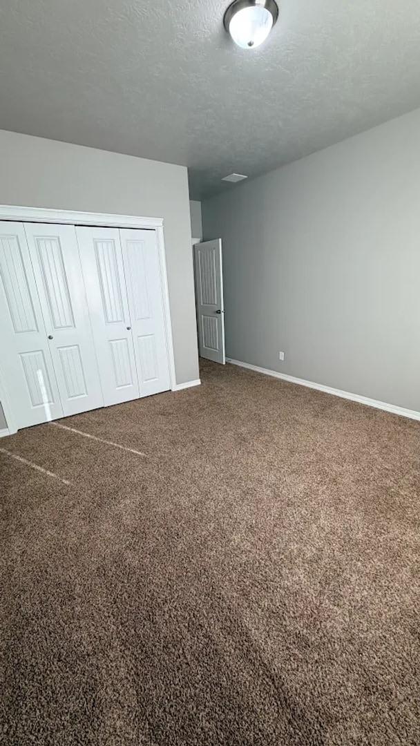 Building Photo - 3bed 2bath duplex, all appliances included, 2 car garage