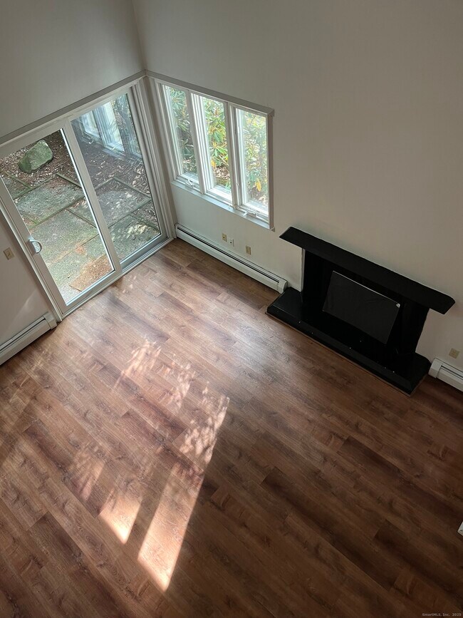 Building Photo - 6 Lyle Ct