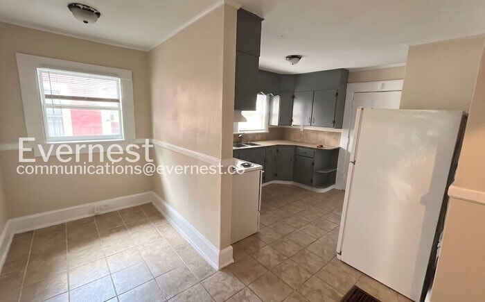 Building Photo - 1119 Graymont Ave W