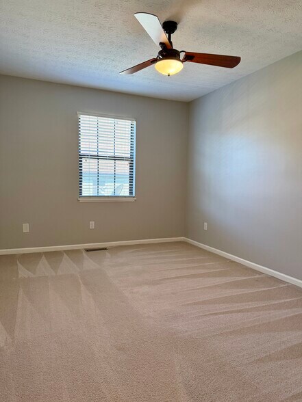 Building Photo - 3441 Laredo Dr
