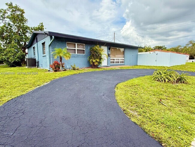 Building Photo - 2240 N 57th Way