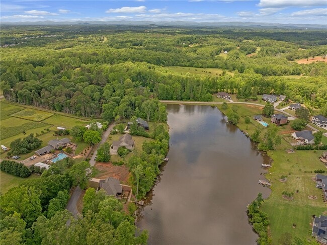 Building Photo - 137 Crawford Lake Dr