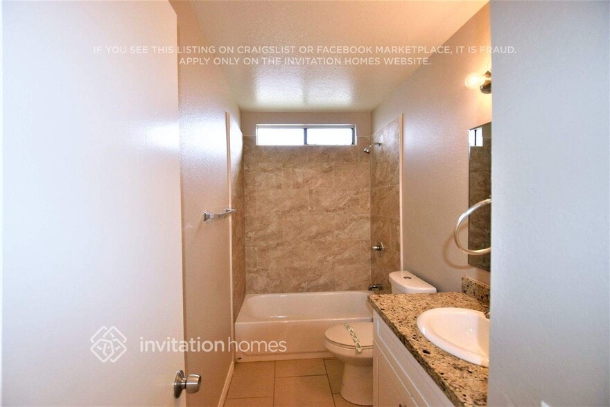 Building Photo - 1500 W Alexis Ave