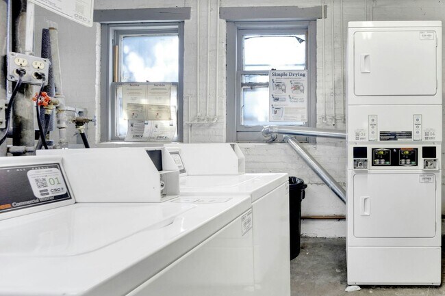 Building Photo - 5075 N Wolcott Ave