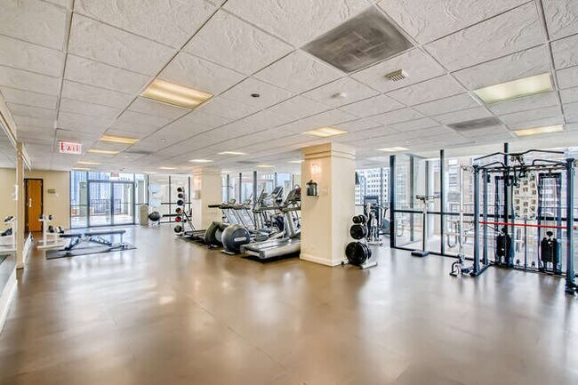 Building Photo - 1122 N Clark St