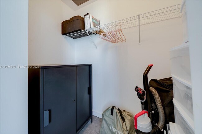 Building Photo - 151 SE 1st St