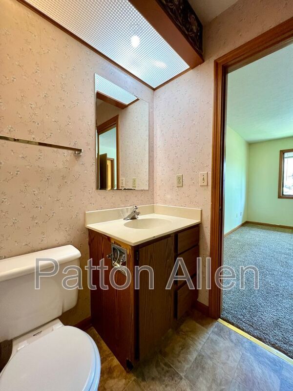 Building Photo - 530 Courtwood Ln