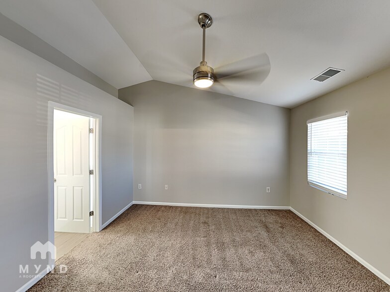 Building Photo - 303 Holton Dr