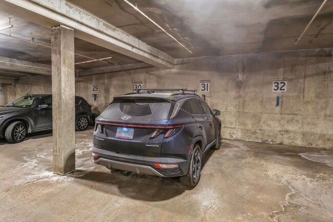 Building Photo - 2300 N Commonwealth Ave