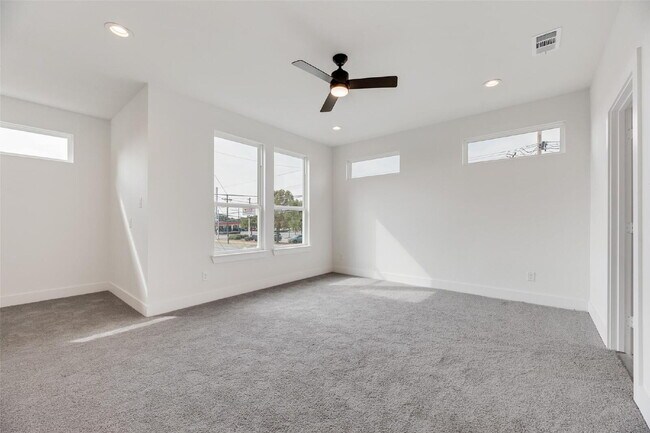 Building Photo - 2330 Fairfax Dr