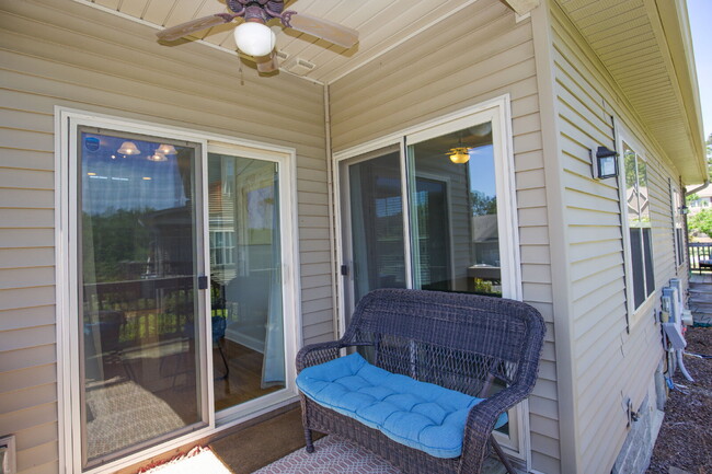 Building Photo - Charming End-Unit Townhome in Southern Pines