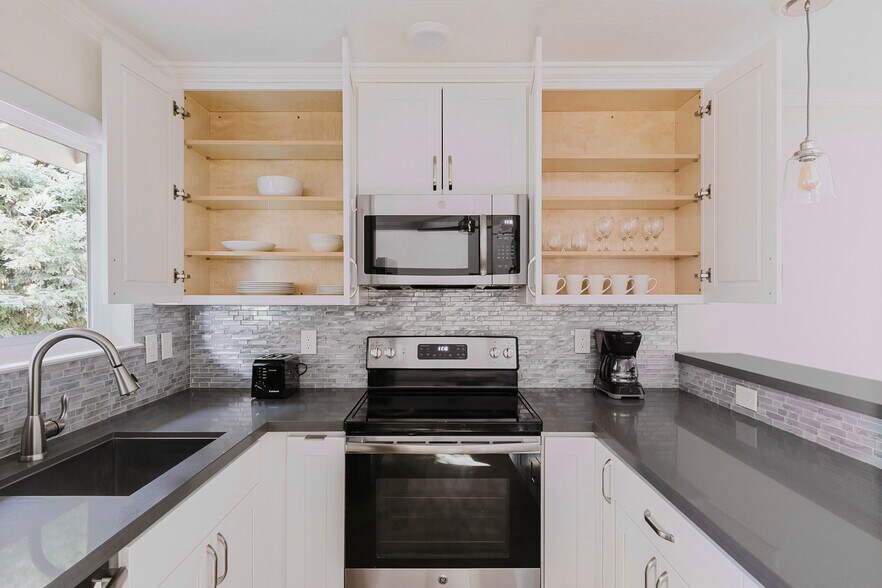 Building Photo - 848 Jordan Ave