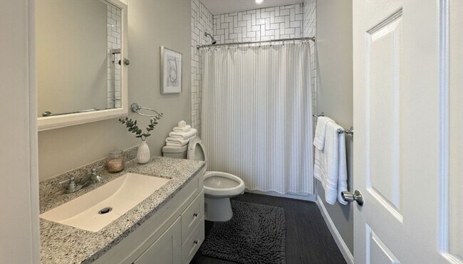 Building Photo - 324 Princeton St