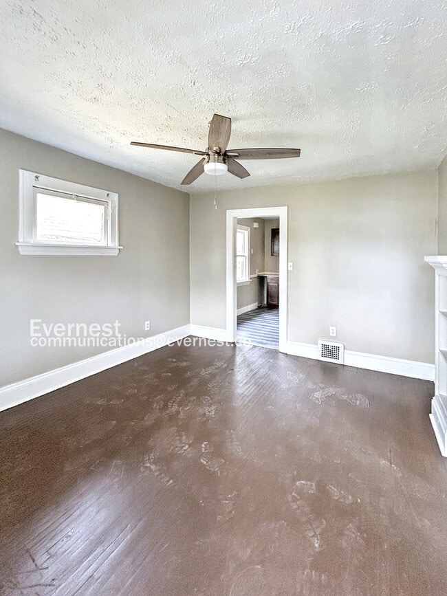 Building Photo - 12013 Parkhill Ave