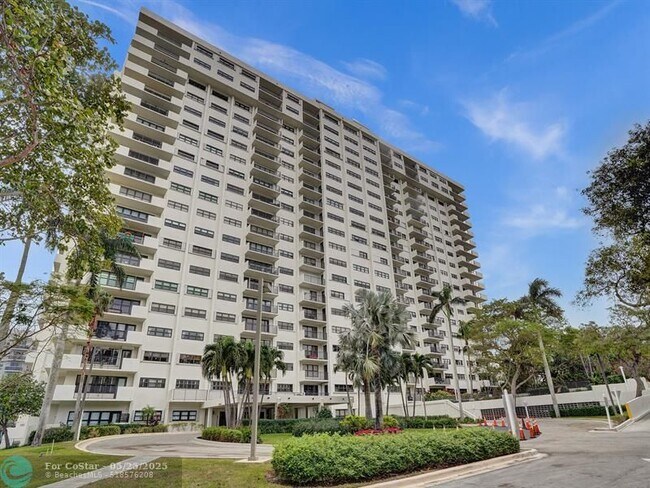 Building Photo - 3200 Port Royale Dr N