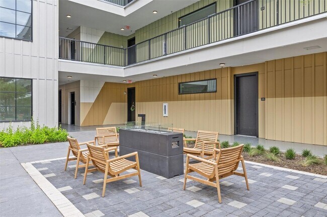 Building Photo - 4315 S Congress Ave