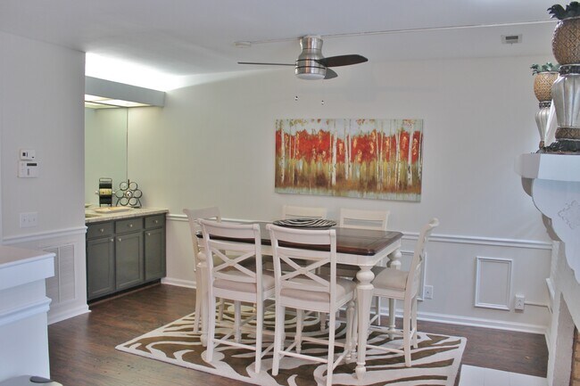 Building Photo - 7245 Meeting St